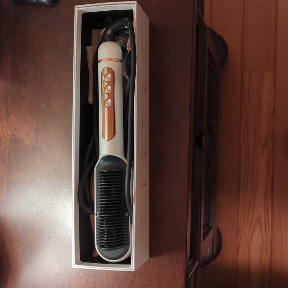 Ionic hair straightener brush